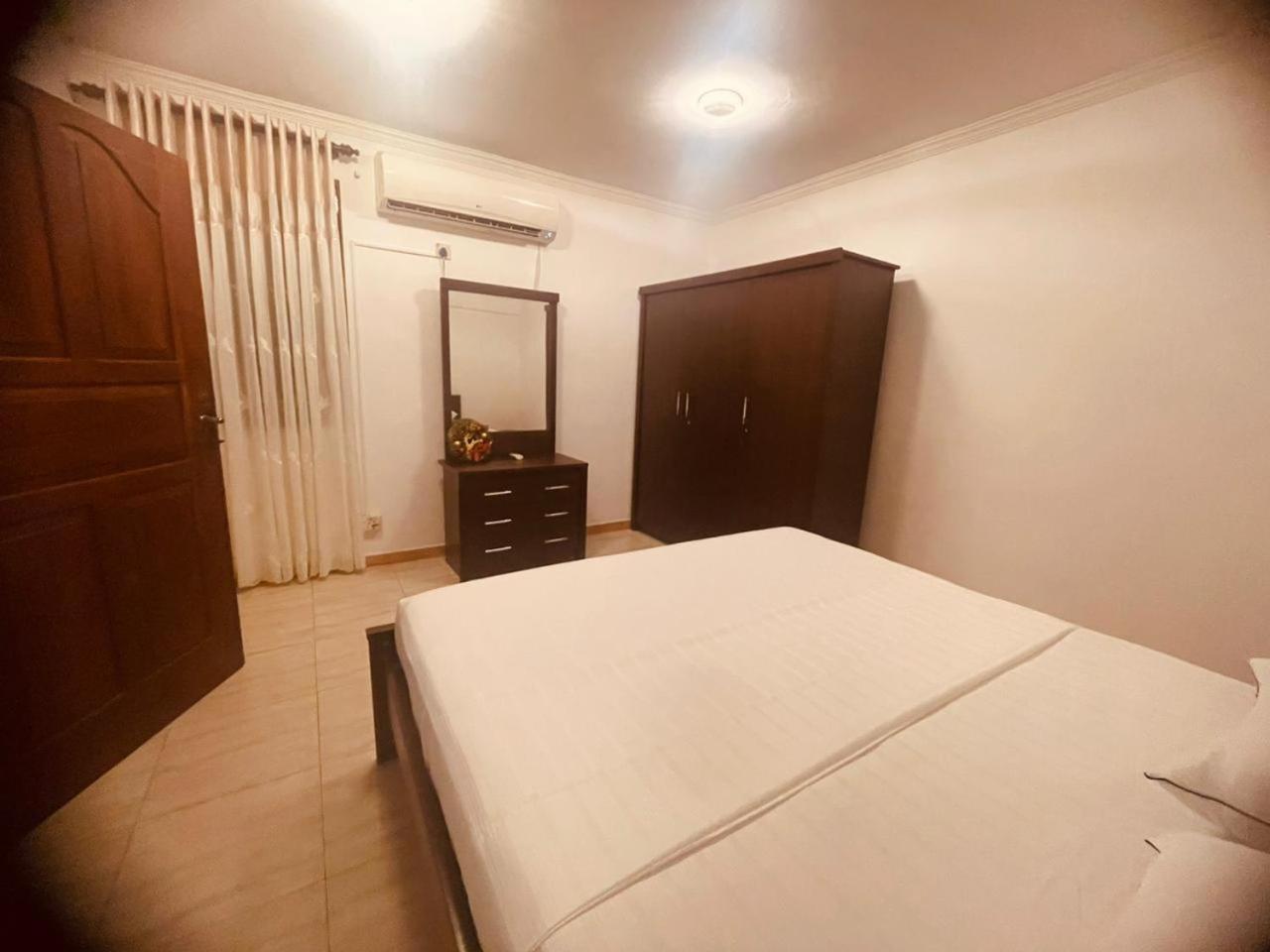 Mila Boutique Airport Hotel Seeduwa Exterior photo